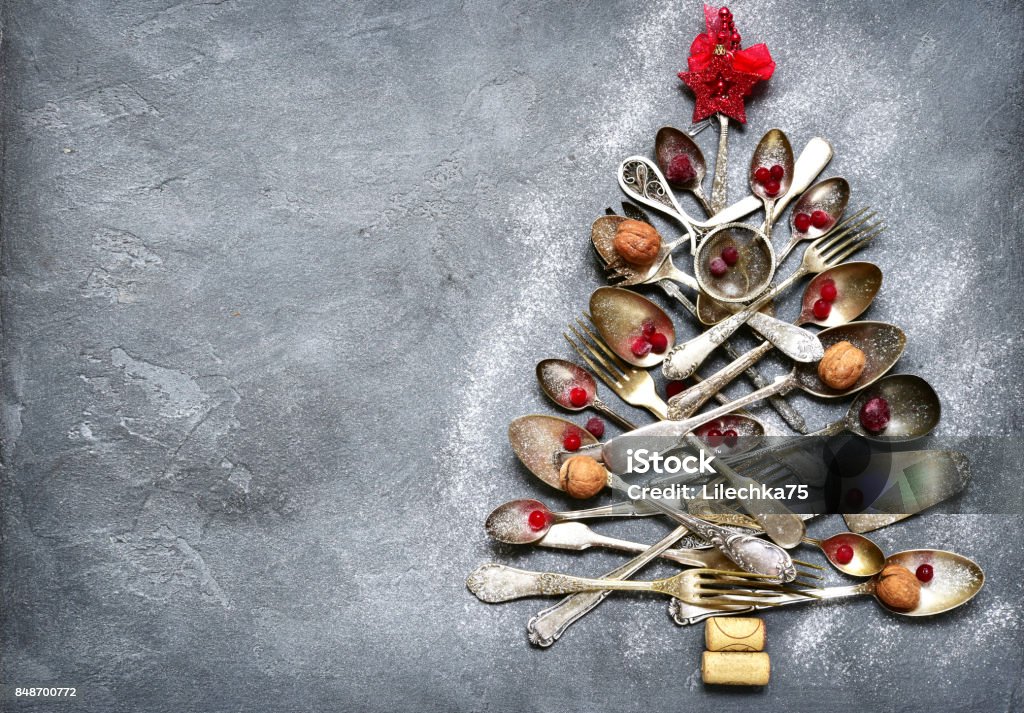 Abstracto árbol de Navidad hecho de cubiertos - Foto de stock de Navidad libre de derechos