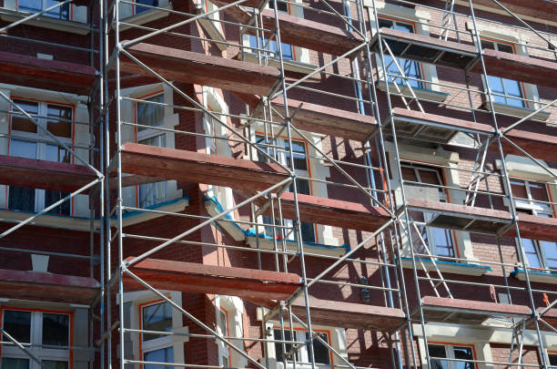 istock Scaffolding on a townhouse 848740766