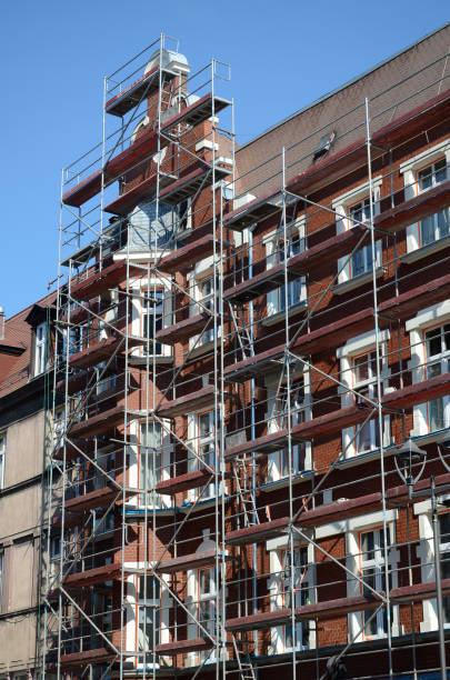 istock Scaffolding on a townhouse 848740770