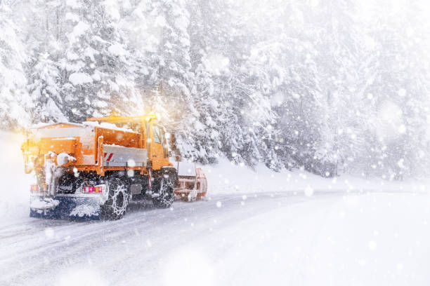 Snowplow Snowplow cleared the snow-covered icy road winterdienst stock pictures, royalty-free photos & images
