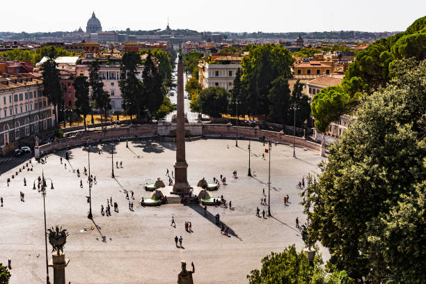 widok na egipski obelisk na piazza del popolo, rzym - people of freedom italian party zdjęcia i obrazy z banku zdjęć