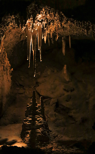 Interior shot of the Cave of the Winds in COlorado with STagmite and stalagtites.