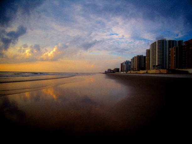 istock Sea and City 849017432