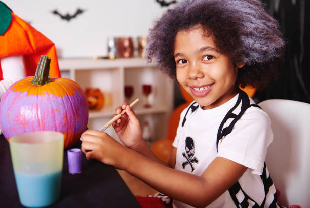 istock She love painting pumpkins for halloween 849158604