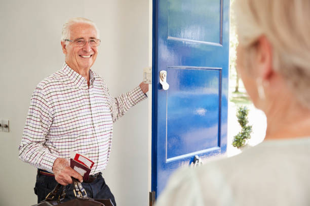 istock Smiling senior couple leaving house, over shoulder view 849177670