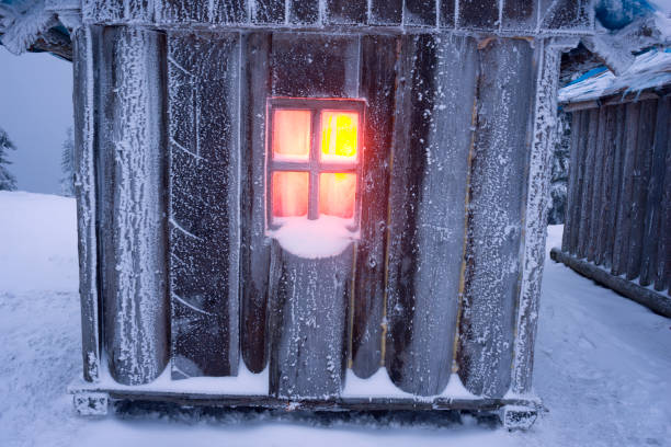 istock Refuge in winter travelers 849208036