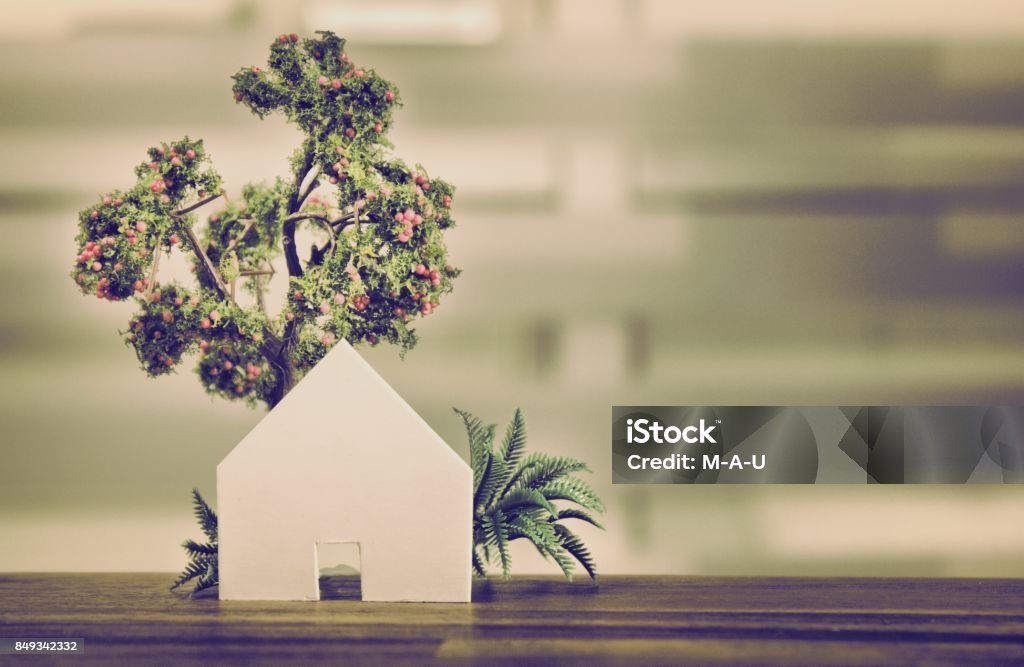Miniaturbaum und Haus - Lizenzfrei Abstrakt Stock-Foto