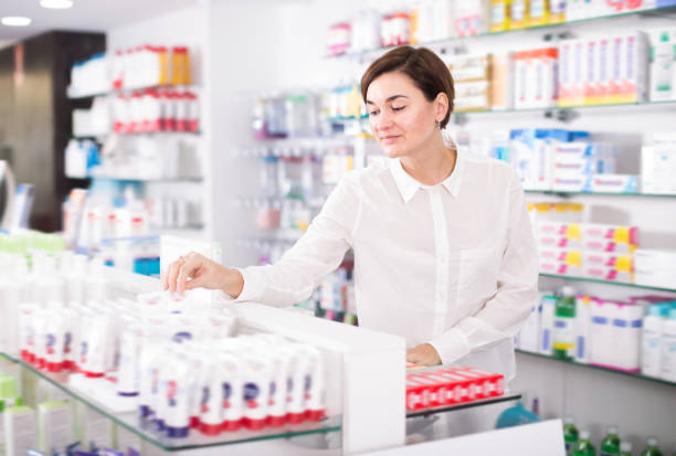 istock Ordinary female customer looking for products 849385128
