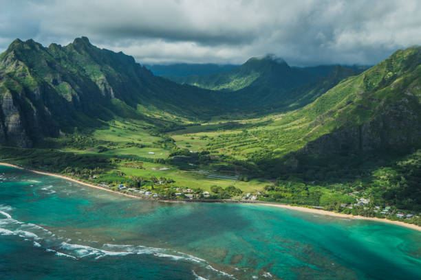 istock Beautiful green Hawaiian valley 849501224