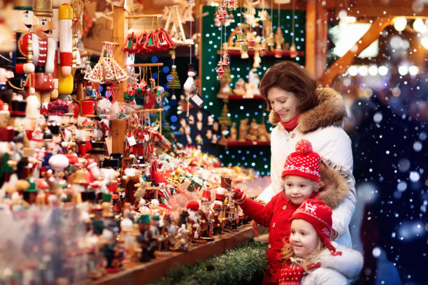 istock Family shopping Christmas presents 849546408
