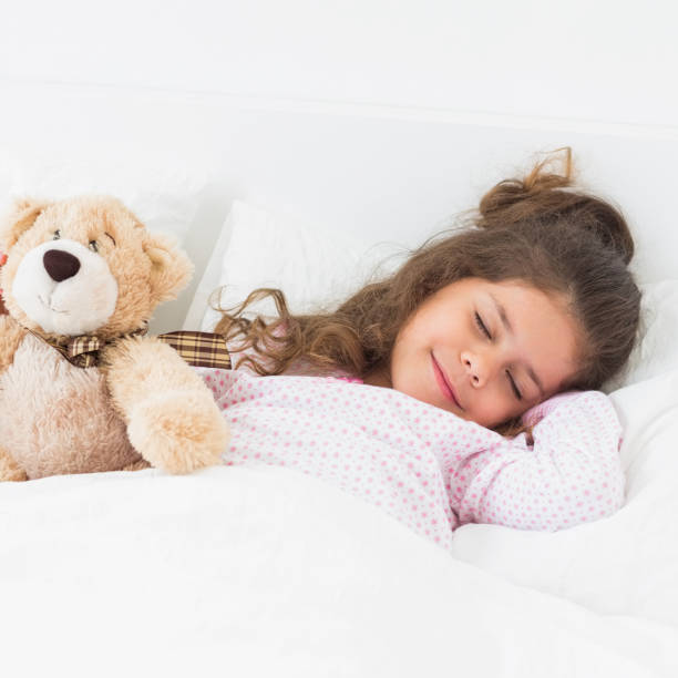 istock Little girl sleeping with teddy bear 849573920