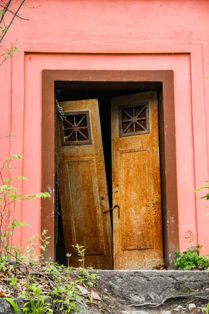 a picture of an abandoned house with a vintage door