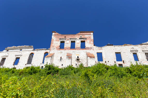 Renaissance castle, defense building, ruins, on a sunny day, Lublin Voivodeship, Janowiec ,Poland Janowiec, Poland- August 9, 2017: View on ruins of 16th century renaissance castle. In 1975 the object was bought by the Museum of Vistula River and since 1993 it has been gradually renovated janowiec poland stock pictures, royalty-free photos & images