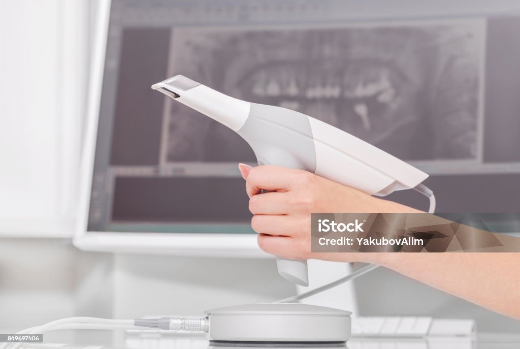 Dental 3d Scanner und Monitor in der Zahnarztpraxis - Lizenzfrei Zahnpflege Stock-Foto Dental 3d Scanner und Monitor in der Zahnarztpraxis - Lizenzfrei Zahnpflege Stock-Foto