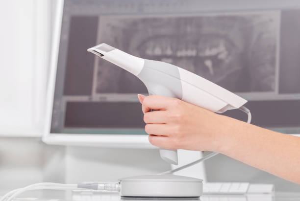 стоматологический 3d сканер и монитор в кабинете стоматолога - machine teeth стоковые фото и изображения