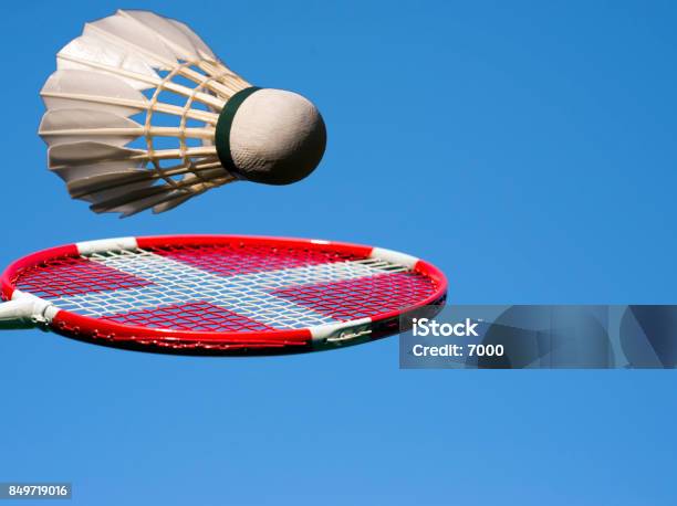 Foto de Jogar Badminton Céu Azul e mais fotos de stock de Azul - Azul, Badmínton - Esporte, Bandeira