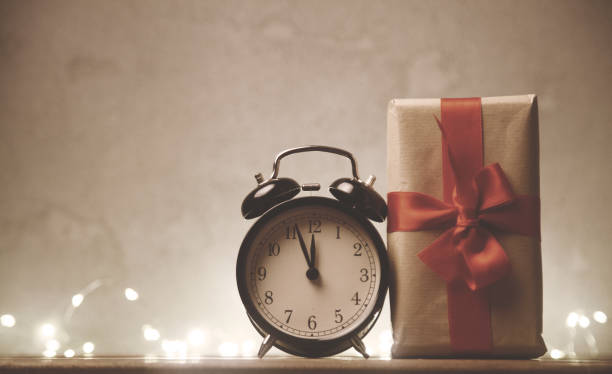 istock Little gift box with retro alarm clock 849767886