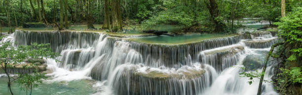 huai mae khamin waterfall (sexto piso), bosque húmedo tropical en srinakarin dam, kanchanaburi, thailand.huai mae khamin waterfall es la cascada más bella de tailandia. tailandia no visto - waterfall thailand tropical rainforest tropical climate fotografías e imágenes de stock