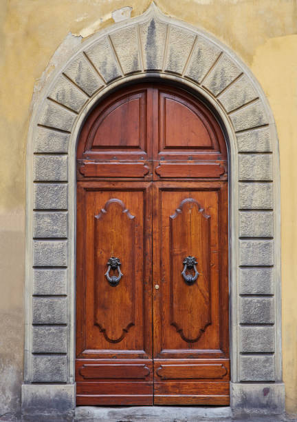 istock Old wooden door 849911980