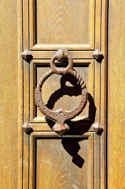 Old Door Knocker An old door knocker on a wooden door. summoning stock pictures, royalty-free photos & images