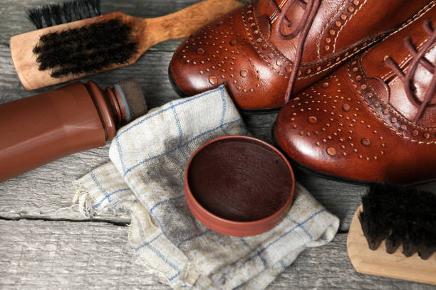 istock Polish cream on cloth with shiny shoes 849947612