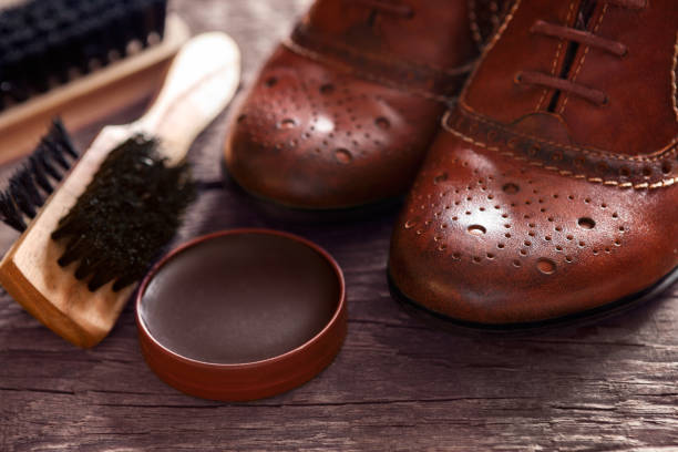 istock Shoes with polish cream and brush 849948752