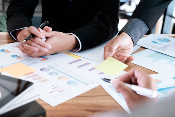 istock Businessmen teamwork brainstorming meeting. 850018114