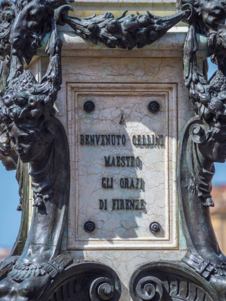istock Statue of Benvenuto Cellini on Ponte Vecchio Bridge in Venice 850110026