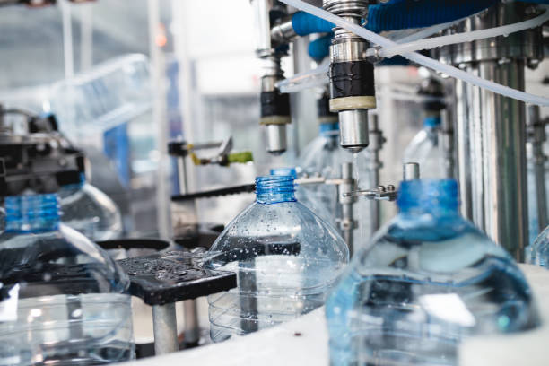 istock Water bottling factory 850113504