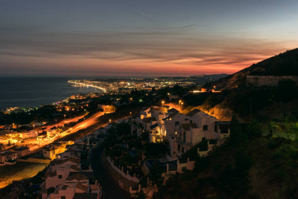 夜フエンヒローラ - fuengirola ストックフォトと画像