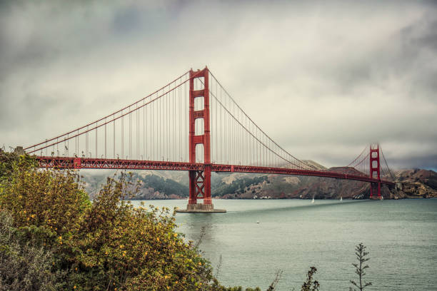 golden gate bridge, san francisco, usa - san francisco county suspension bridge cityscape marin tower imagens e fotografias de stock