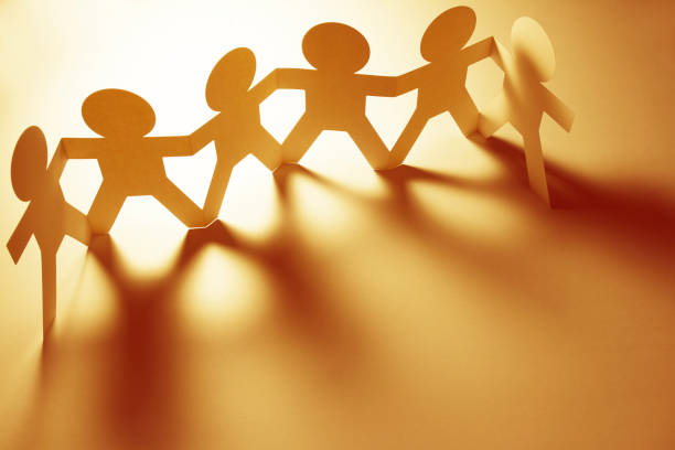 istock Paper chain team united 850190198