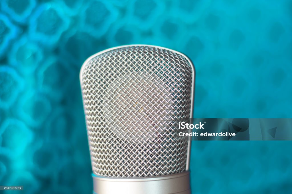 Large diaphragm condenser studio recording voice microphone to record professional voiceovers, singing and dubbing Large diaphragm condenser studio recording voice microphone to record professional voiceovers, singing and dubbing.  No property release required as non recognisable generic objects and place. Overdubbing - Music Stock Photo