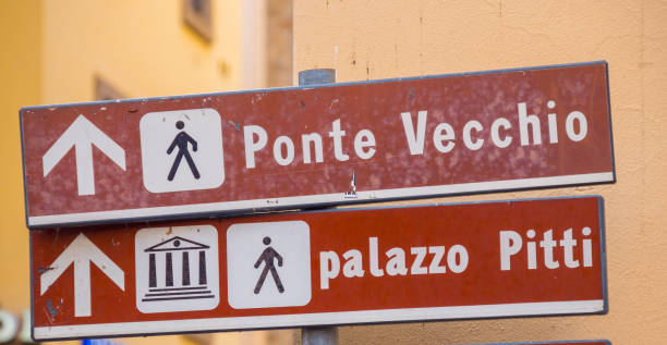istock Direction signs to Ponte Vecchio in Florence 850219308