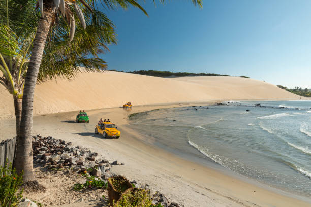 bugre buggy na praia de genipabu, natal - ponto turístico local - fotografias e filmes do acervo