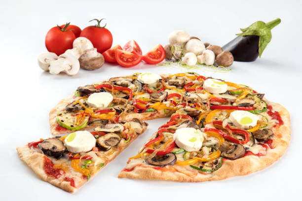 pizza gratuite sans gluten aux champignons - eggplant cheese mozzarella italian cuisine photos et images de collection