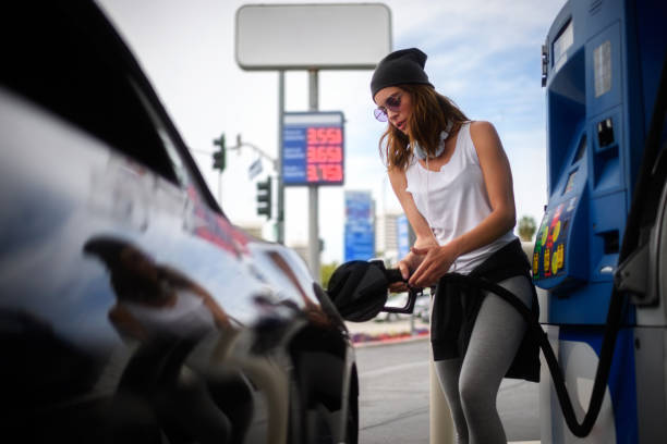 istock Woman at the gas station 850714486