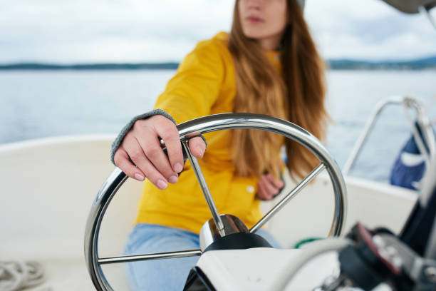 istock Woman sailing the yacht 850763892
