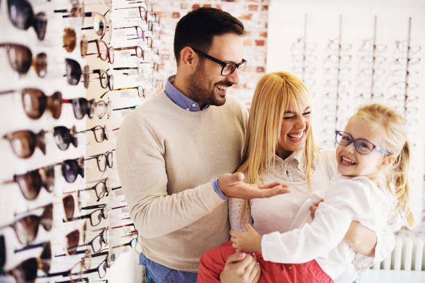 istock Family in Optical Store 850767742