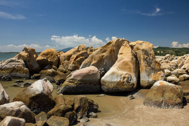 istock Rocks on the Ke Ga beach,Vietnam. 850771742