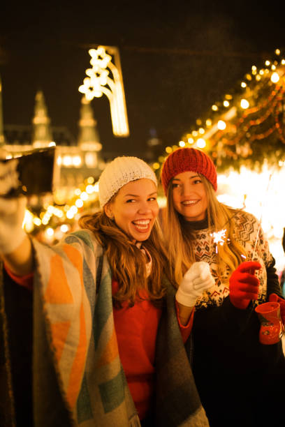 istock Enjoying on Christmas market 850867280