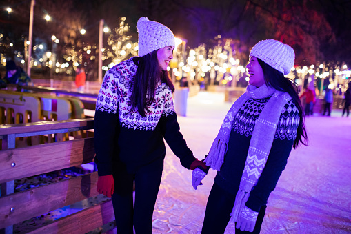 Entertaining winter enjoyment for skating fans