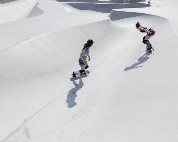 istock Two Young women skateboarding 850883598