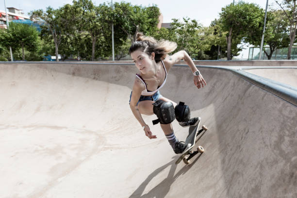 istock Woman skateboarding in skatepark 850883654
