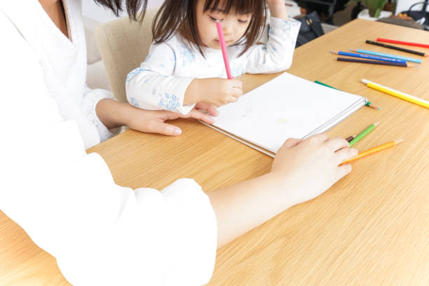 istock Child drawing with mother 850905814
