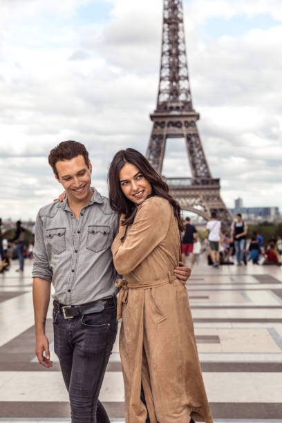 istock Lovely couple spending some days in vacation to Paris 850911562