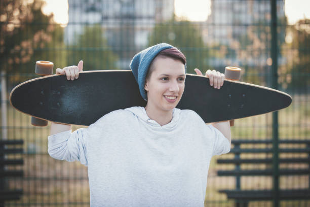 istock Smiling skater girl 850911666