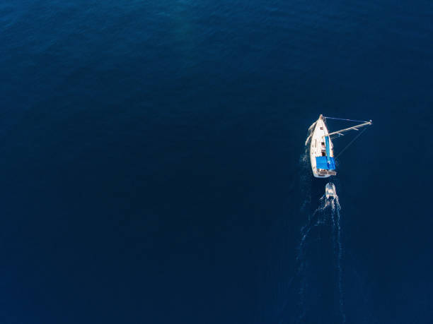 istock Fan on a sailboat 850912486