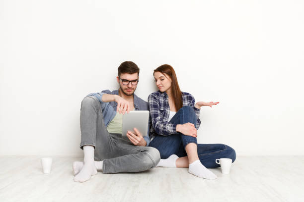 istock Couple shopping online on digital tablet 850913660