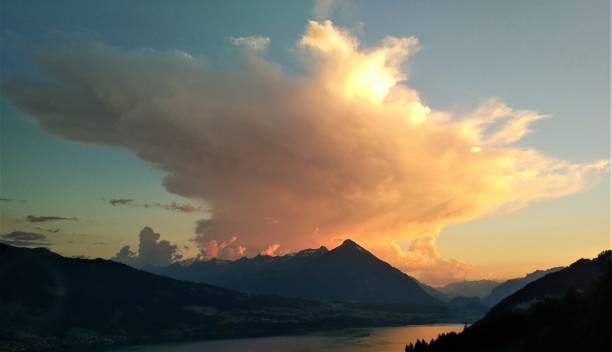 atardecer de verano las cumbres del alto de bernese oberland, suiza - silberhorn fotografías e imágenes de stock